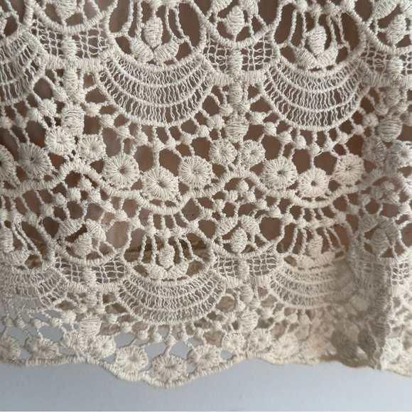 H&M Cream Lace Pencil Skirt | Size Large | Excellent Pre‑Loved - Picture 3 of 5